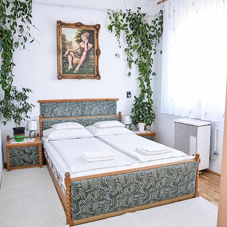 Lilla Vendégház Hajdúszoboszló Esterno foto