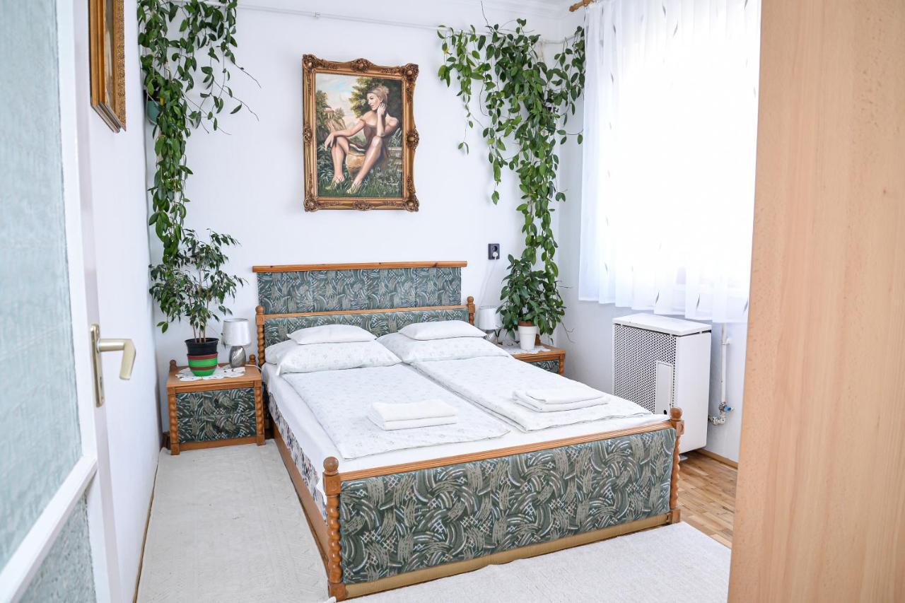 Lilla Vendégház Hajdúszoboszló Esterno foto